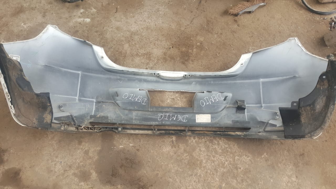 PARACHOQUES POSTERIOR MAZDA DEMIO 2007 AL 2014